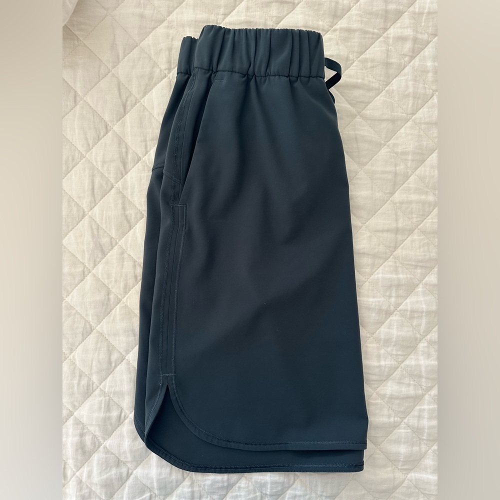 Dark green lululemon skirt